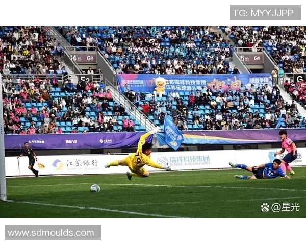 高峰：足球场上的璀璨之星